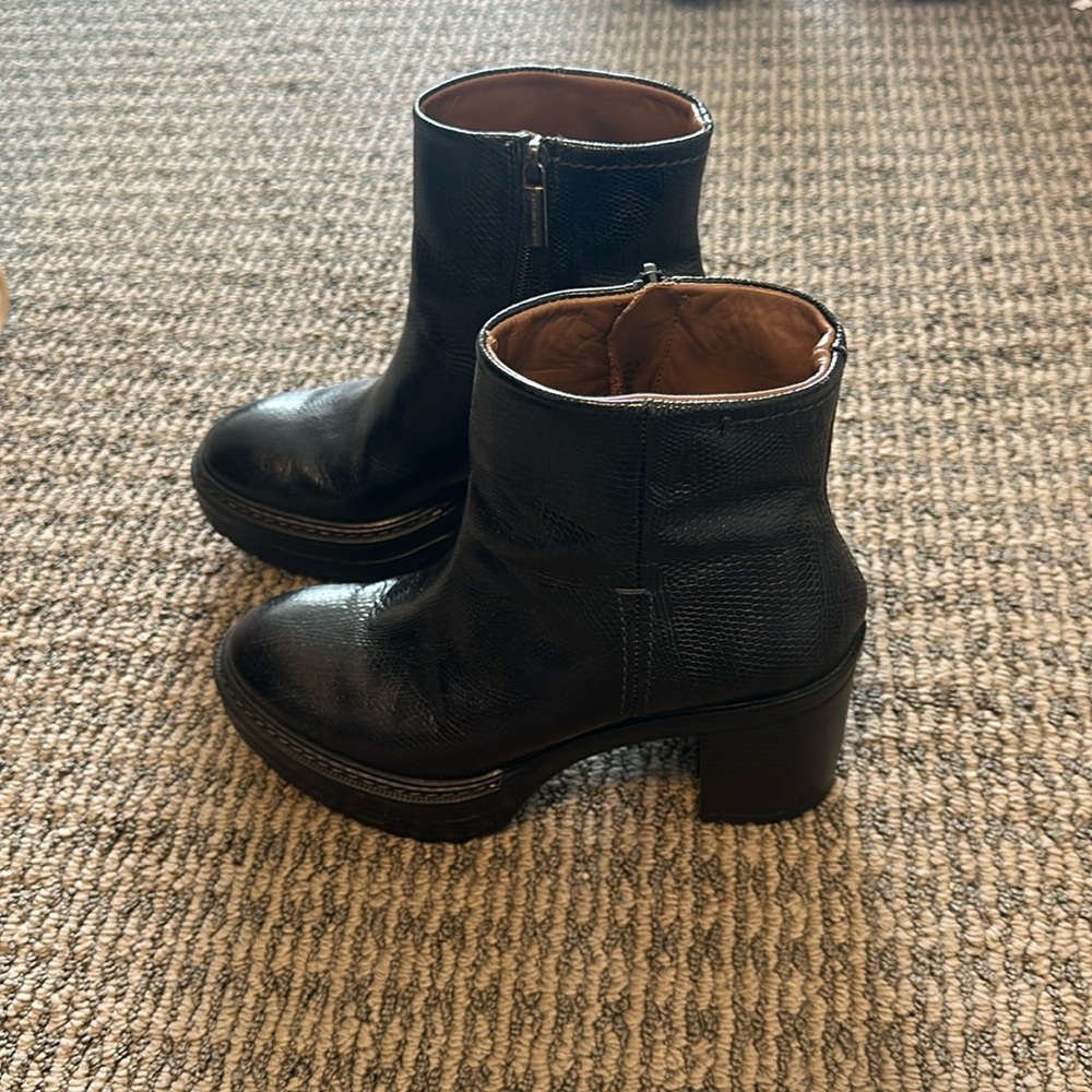 Pons Quintana Boots Black Leather Side Zip Heeled Booties 38 US 8 worn once